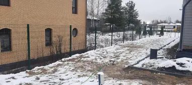 Монтаж ограждения из сетки гиттер