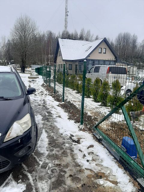 Монтаж ограждения из сетки гиттер