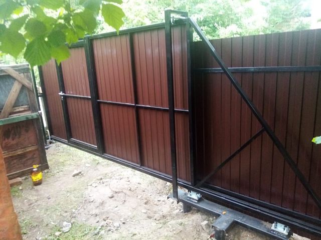 Откатные ворота с встроенной калиткой